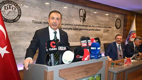 Denizli'de Övgü Dolu Bir Toplantı