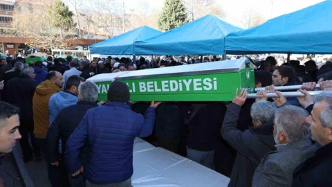 Mersin'de Başkan Öztürk'ün Kayınvalidesi Defnedildi
