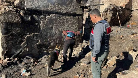 Manisa'da Yangında Hayatını Kaybeden Kadın Bulundu