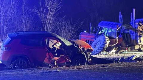 Kastamonu'da Cip-Traktör Çarpışması
