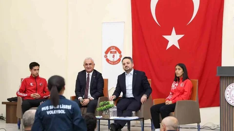 Muş’ta Sporun Geleceği Gençlerle Tartışıldı