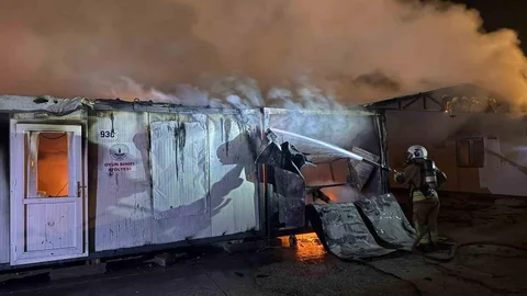 Hatay'da 6 Konteyner Yanarak Kullanılamaz Hale Geldi