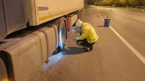 Burdur'da Yük Taşıyan Araç Denetimi