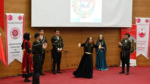 Kastamonu Üniversitesi'nde Türkçe Şenliği Yapıldı