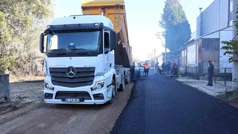 Erenler'de Asfalt Çalışmaları Devam Ediyor