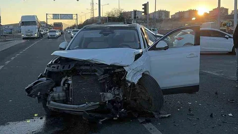 Elazığ'da Minibüs ve Cip Çarpıştı