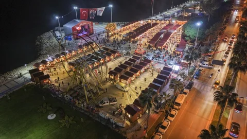 Işıl Işıl Yılbaşı Pazarı Mersinlileri Büyüledi: 125 Stantla Yeni Yıl Heyecanı