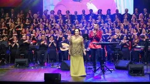 Sinemanın Sultanı ve İyilik Korosu: Mersin Atatürk Kültür Merkezi'nde Unutulmaz Gece