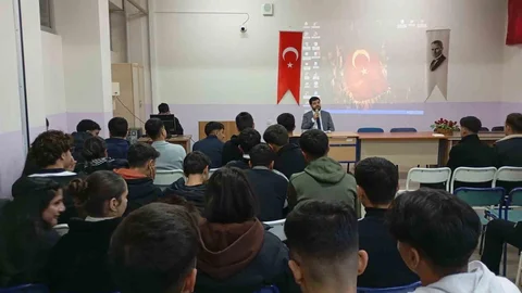 Karakoçan'da Öğrencilere Konferans Düzenlendi