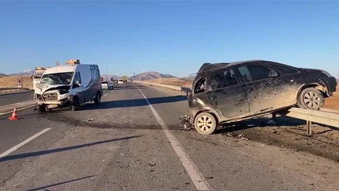 Malatya'da Trafik Kazası: 3 Yaralı