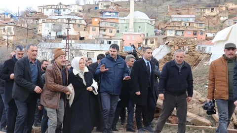 Malatya'da Depremzedelerden Bakan Kurum'a Teşekkür