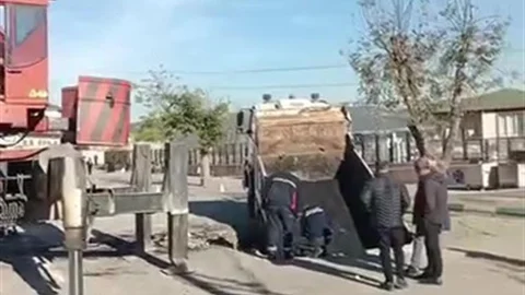 Kocaeli'de Okul Bahçesinde Çökme Olayı