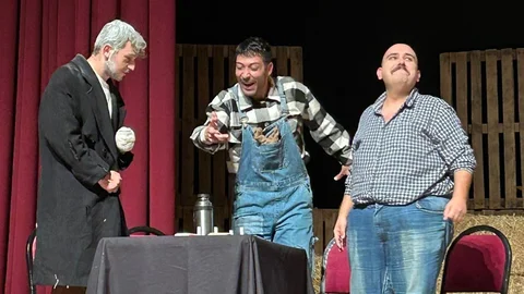 Muğla'da "Fareler ve İnsanlar" Oyunu Sahnelendi