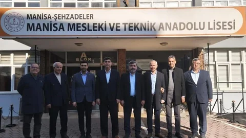 Eğitimcilerin Sesi Manisa'da Yükseldi