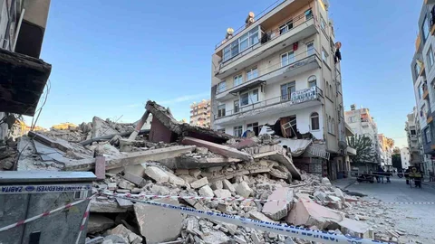 Mersin'de Bina Yıkımı Sırasında Zarar Görüldü