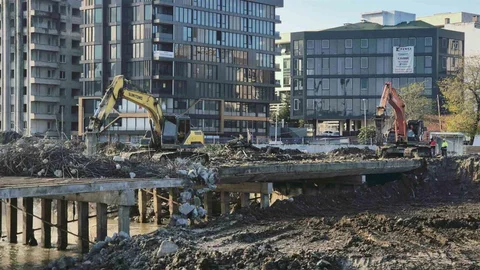 Korozyondan Etkilenen Köprü Yıkılıyor