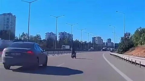 Adana Otoyolunda Bisikletli Tehlikesi