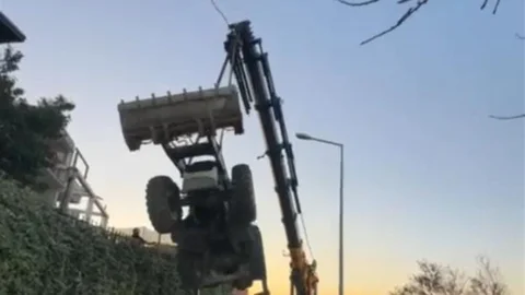Mudanya'da Vinçten Düşen Kepçe Anları Kaydedildi