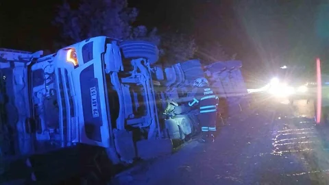 Hassa'da Tır Devrildi, Sürücü Yaralandı