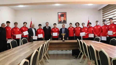 Bilecik'te Genç Basketbolcular İl Birincisi Oldu