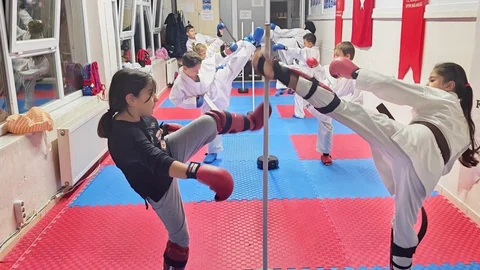 Bilecik'te Karate Antrenmanları Devam Ediyor