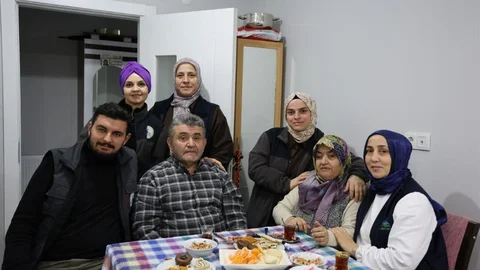 Kartepe'de Yaşlılara Destek Ziyaretleri