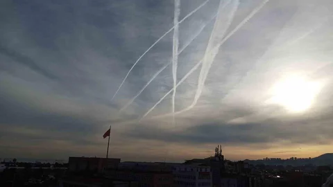 Samsun'da Uçak İzleri Görsel Şölen Yarattı