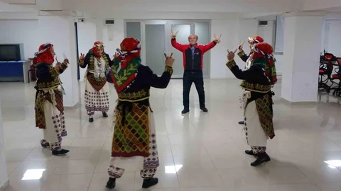 Bilecik'te 45 Yıldır Halk Oyunları Öğreniliyor