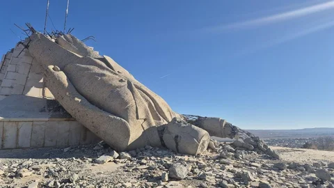 Hafız Esad'ın Heykeli Yıkıldı, Enkazı Kaldı