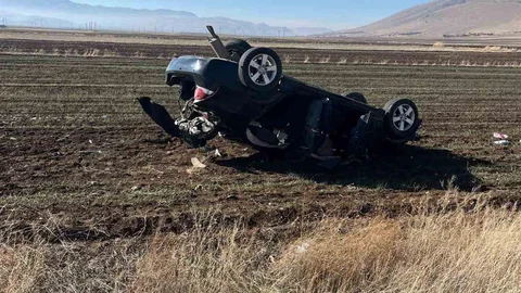 Afyonkarahisar'da Şarampole Devrilen Araçta Yaralılar Var