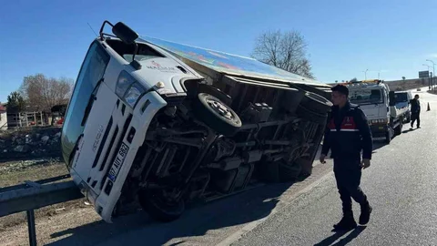 Afyonkarahisar'da Kamyonet Kazası