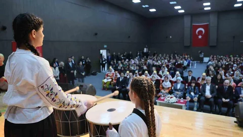 Bakan Göktaş Halk Oyunları Yarışması'nda Konuştu