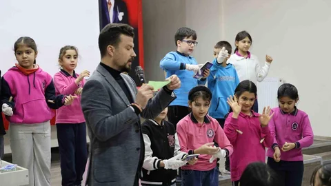 Kırşehir'de Öğrencilere Teknoloji Bağımlılığı Konferansı