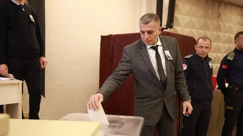 Hakan Şimşek Şehzadeler Belediye Başkanı Oldu