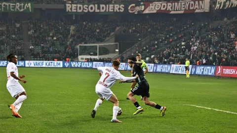 Kocaeli'de Süper Lig Maçı Devam Ediyor