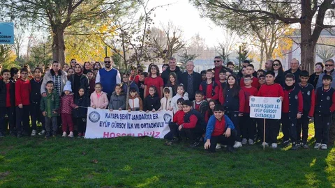 Bursa'da Öğrenciler Fidan Dikimi Yaptı