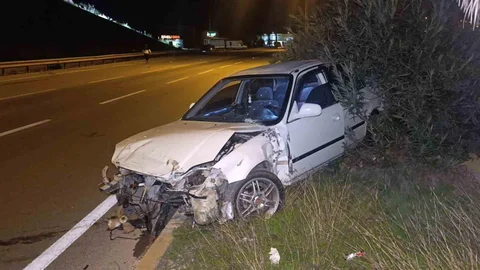 Antalya'da Terk Edilen Otomobil Kazası
