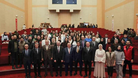 Atatürk Üniversitesi'nde Gençlik Paneli