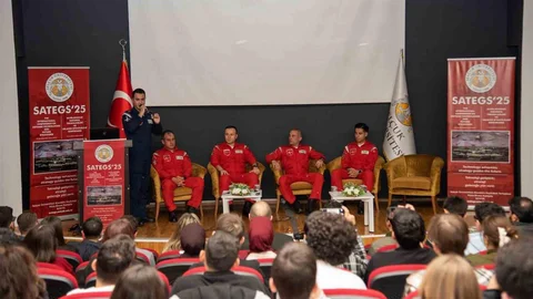 Türk Yıldızları Selçuk Üniversitesinde Etkinlik Düzenledi