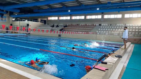 Aydın'da Yüzme Eğitimi Devam Ediyor