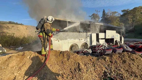 Hatay'da Yolcu Otobüsü Yandı