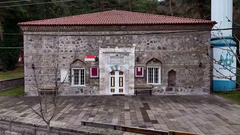 Bolu'daki Tarihi Cami İlk Günkü Gibi Ayakta