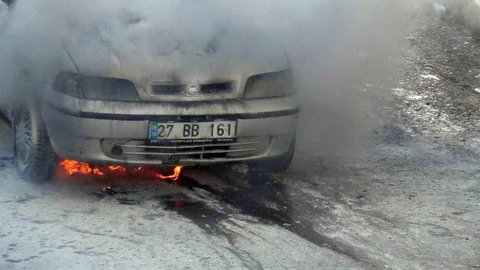 Kars'ta Otomobil Yangını Meydana Geldi