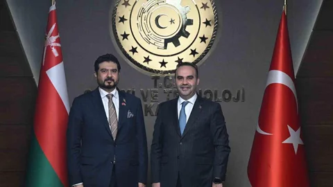 Bakan Kacır Ummanlı Mevkidaşı ile Görüştü