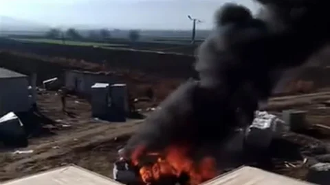 Elazığ'da Park Halindeki Araç Yandı