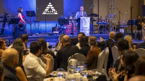 MBB Başkanı Vahap Seçer, Emo Mersin Şubesi'nin Gala Gecesi'nde Demokrasi Vurgusu Yaptı