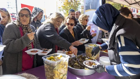 Mersin Büyükşehir’den Tömük’te Yerli Malı Haftası Etkinliği: Batırık, İçli Köfte ve Yayık Ayranı İkram Edildi