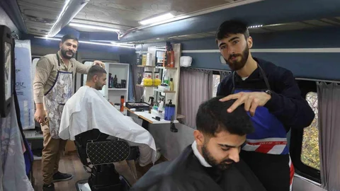 Hatay'da Mobil Berber Hizmeti Sunuluyor