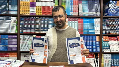 Hatay'da Öğrencilere Ücretsiz Kitapçık Dağıtıldı