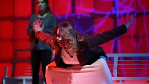 İstanbul'da "Kutsal" Oyunu Sahnelenecek